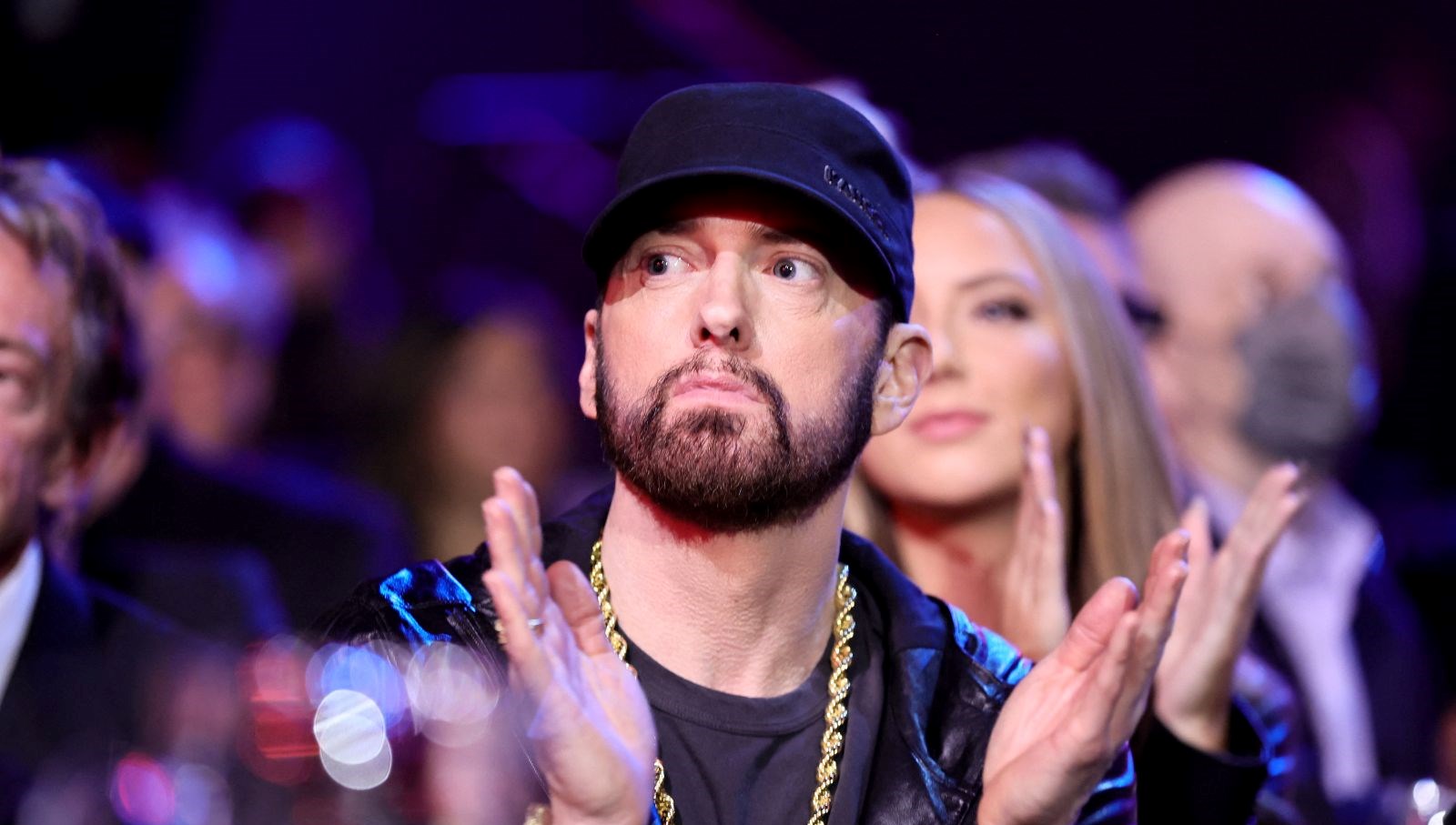 Eminem’in yeni albümü müzik listelerinde zirvede